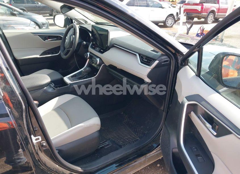 Photo 5 of 2025 Toyota Rav4 XLE PREMIUM (VIN 2T3A1RFV1SW517279)