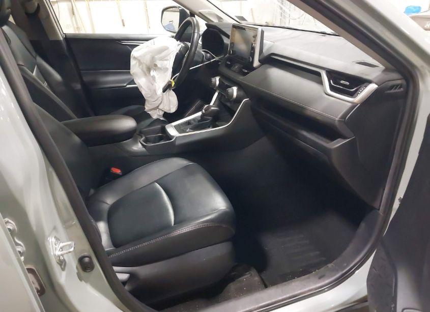 Photo 5 of 2019 Toyota Rav4 XLE PREMIUM (VIN 2T3A1RFV2KC030111)