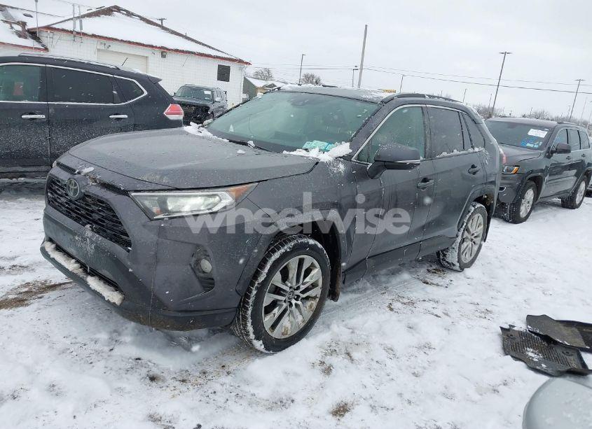 Photo 2 of 2019 Toyota Rav4 XLE PREMIUM (VIN 2T3A1RFV2KW049420)