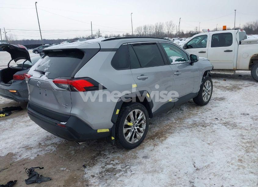 Photo 4 of 2020 Toyota Rav4 XLE PREMIUM (VIN 2T3A1RFV2LC108632)