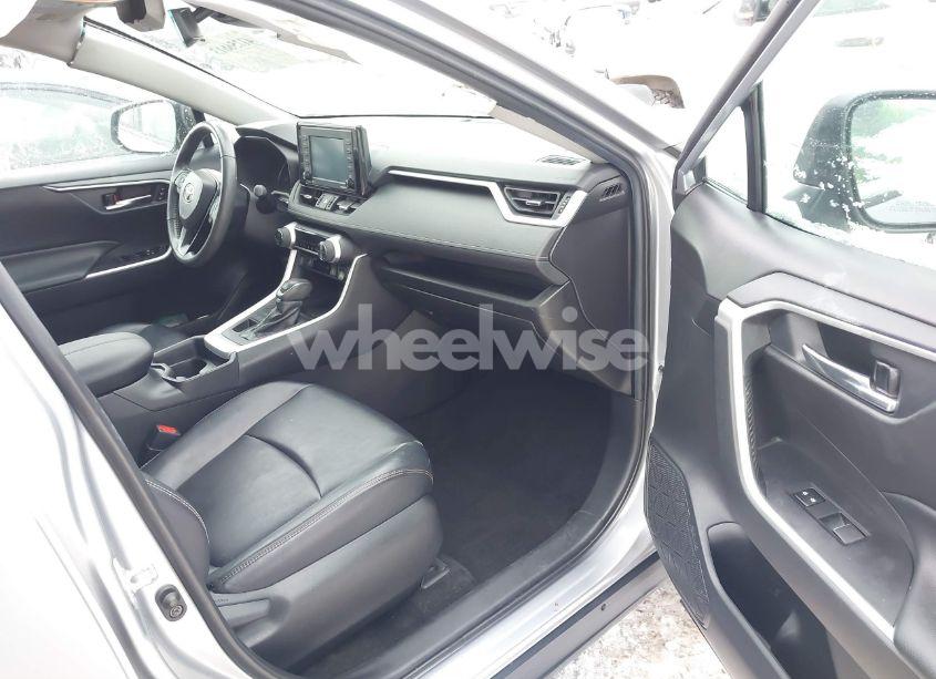 Photo 5 of 2020 Toyota Rav4 XLE PREMIUM (VIN 2T3A1RFV2LC108632)