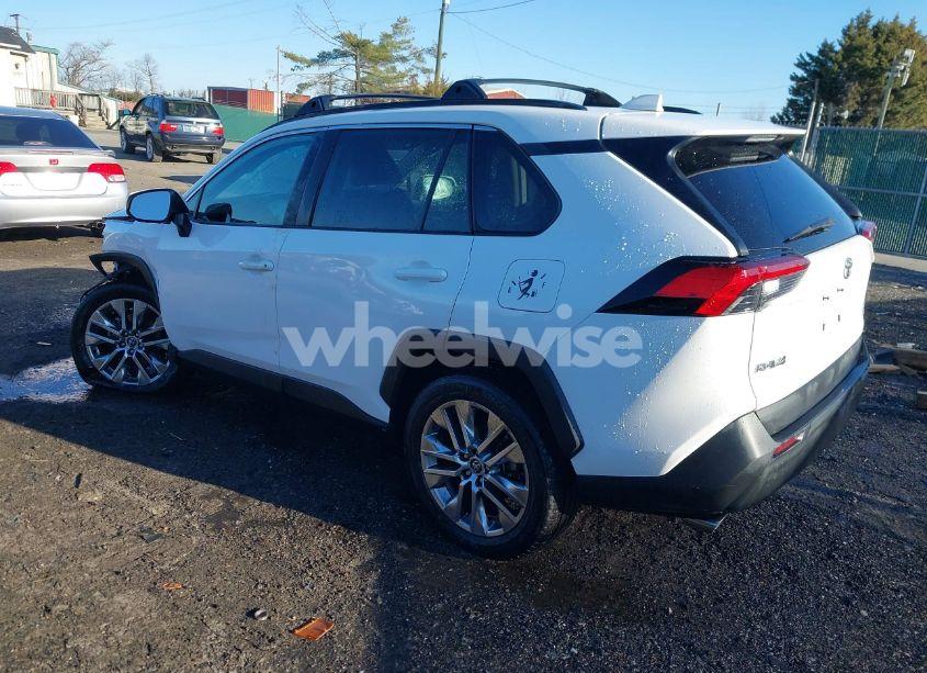 Photo 3 of 2020 Toyota Rav4 XLE PREMIUM (VIN 2T3A1RFV2LW087540)