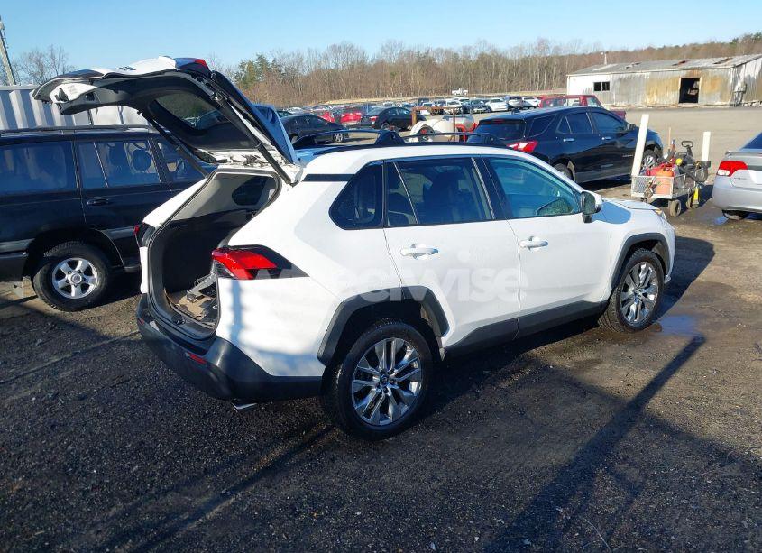 Photo 4 of 2020 Toyota Rav4 XLE PREMIUM (VIN 2T3A1RFV2LW087540)