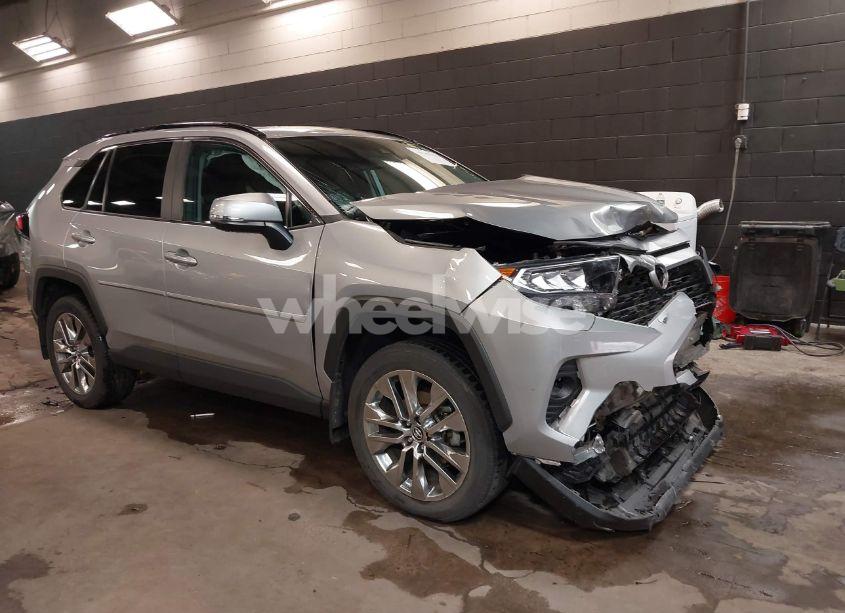 2020 Toyota Rav4 XLE PREMIUM (VIN 2T3A1RFV2LW091104) main photo