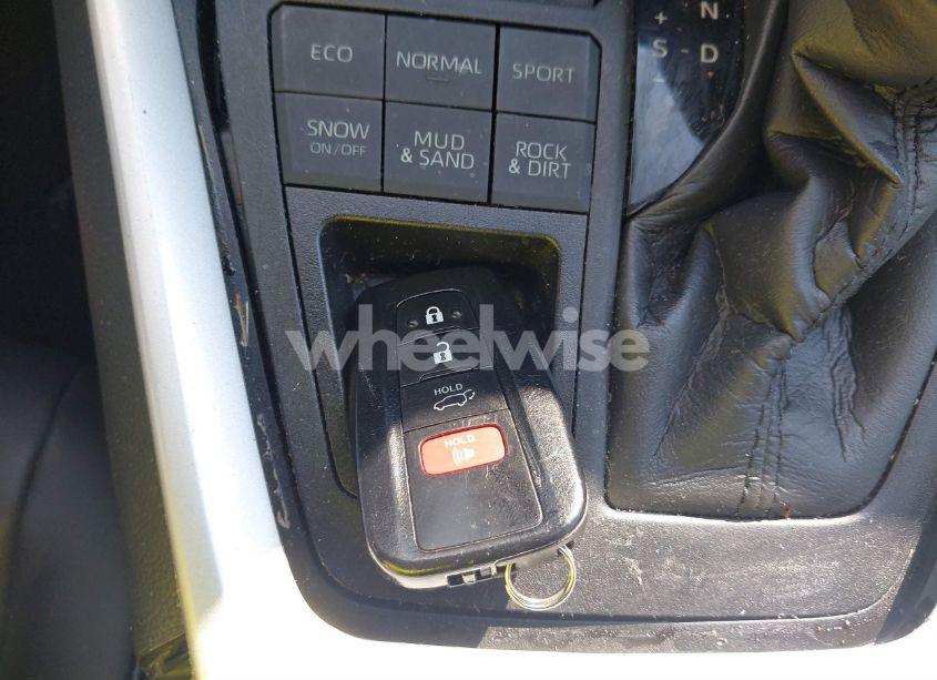 Photo 11 of 2021 Toyota Rav4 XLE PREMIUM (VIN 2T3A1RFV2MC211423)