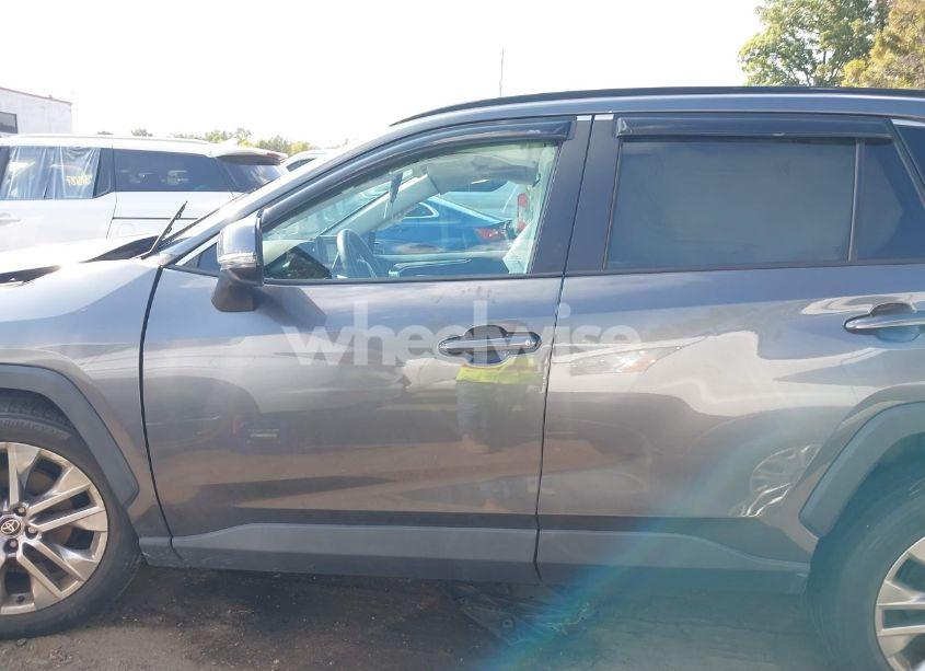 Photo 14 of 2021 Toyota Rav4 XLE PREMIUM (VIN 2T3A1RFV2MC211423)