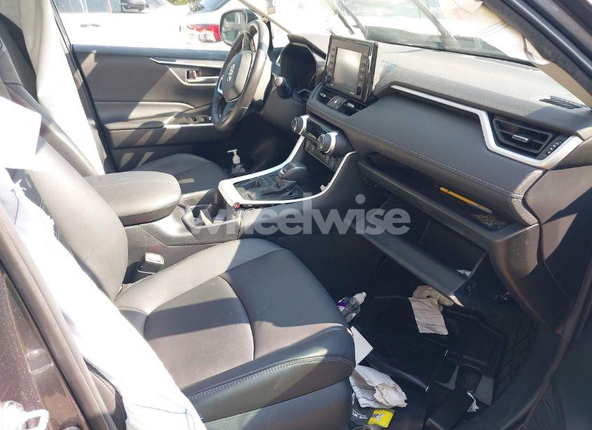 Photo 5 of 2021 Toyota Rav4 XLE PREMIUM (VIN 2T3A1RFV2MC211423)