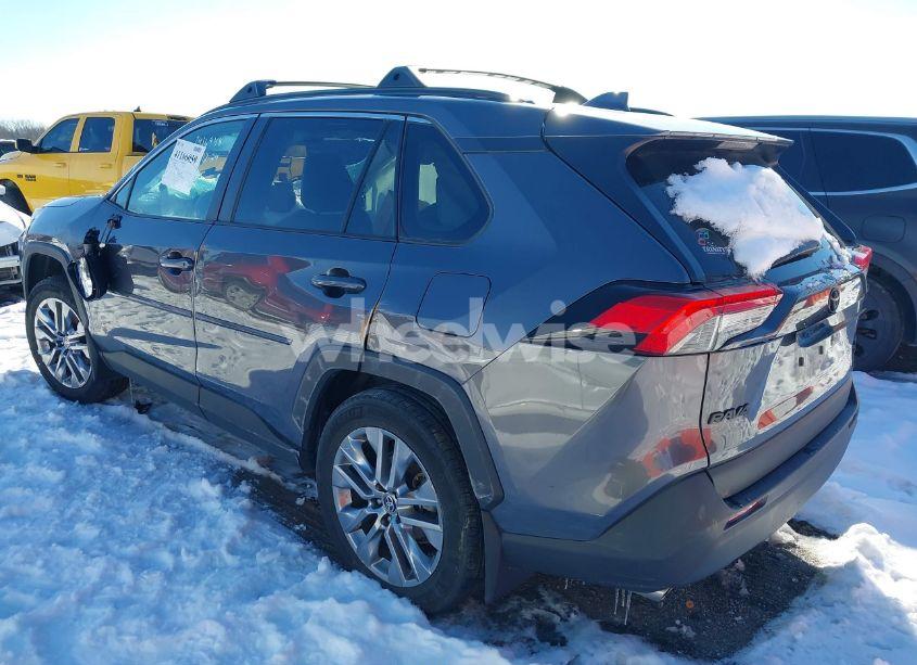 Photo 3 of 2022 Toyota Rav4 XLE PREMIUM (VIN 2T3A1RFV2NC291775)