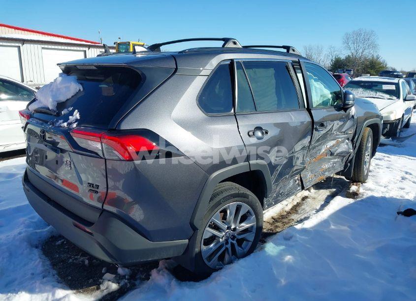 Photo 4 of 2022 Toyota Rav4 XLE PREMIUM (VIN 2T3A1RFV2NC291775)