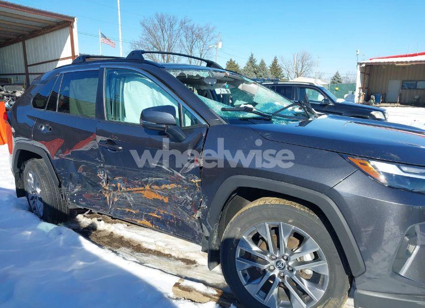 Photo 6 of 2022 Toyota Rav4 XLE PREMIUM (VIN 2T3A1RFV2NC291775)