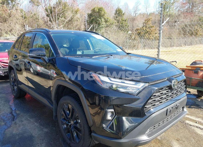 2024 Toyota Rav4 XLE PREMIUM (VIN 2T3A1RFV2RC429742) main photo