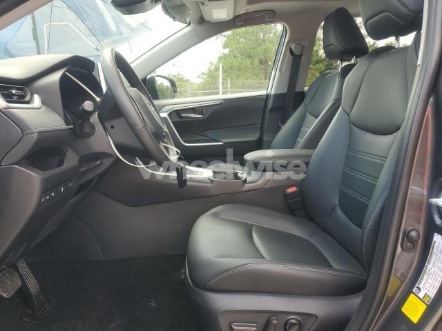 Photo 10 of 2024 TOYOTA RAV4 XLE PREMIUM (VIN 2T3A1RFV2RW480513)