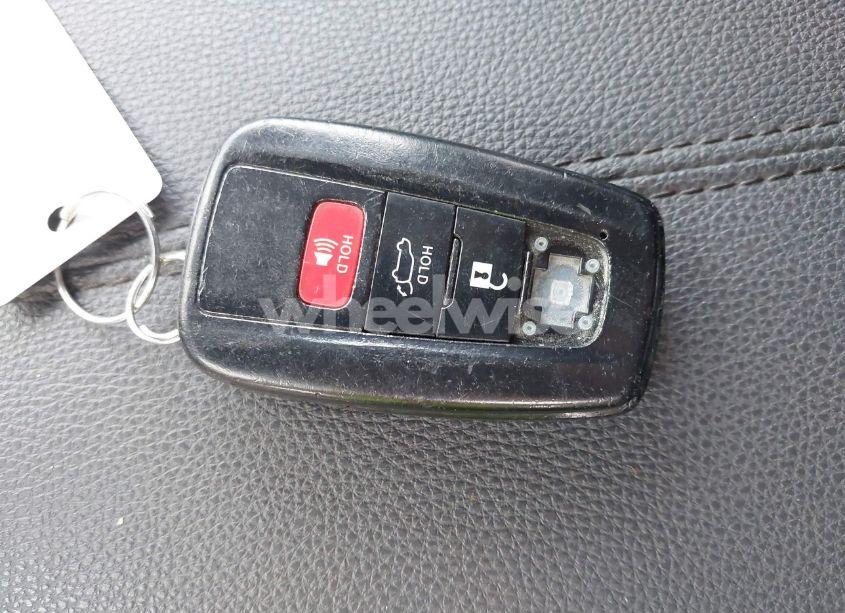 Photo 11 of 2019 Toyota Rav4 XLE PREMIUM (VIN 2T3A1RFV3KW048552)