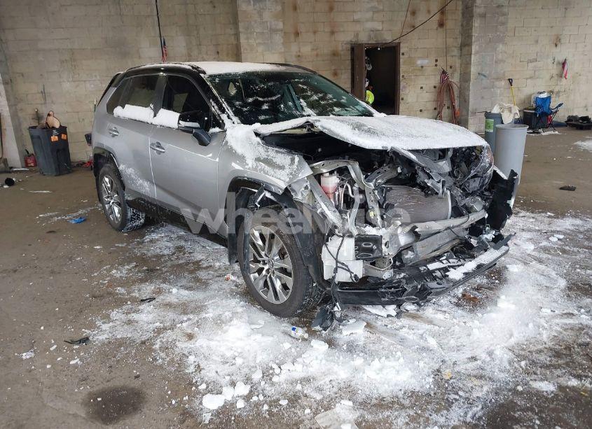 2019 Toyota Rav4 XLE PREMIUM (VIN 2T3A1RFV3KW064119) main photo