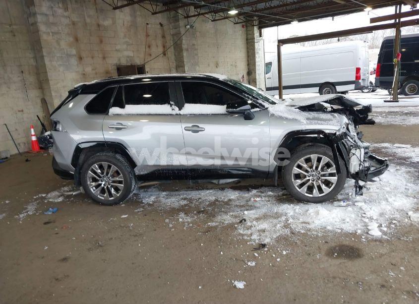 Photo 13 of 2019 Toyota Rav4 XLE PREMIUM (VIN 2T3A1RFV3KW064119)