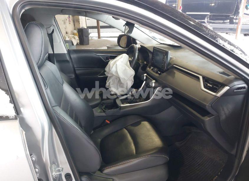 Photo 5 of 2019 Toyota Rav4 XLE PREMIUM (VIN 2T3A1RFV3KW064119)