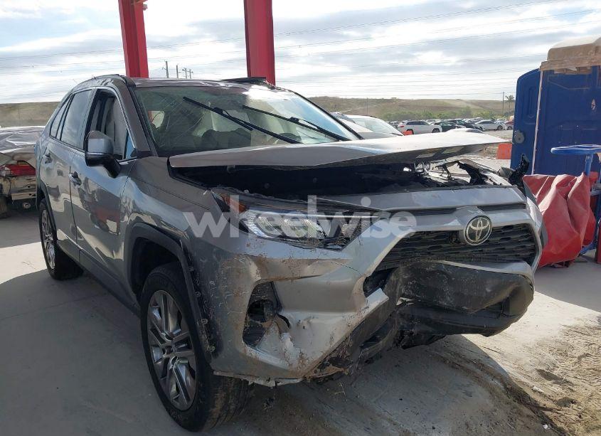 2021 Toyota Rav4 XLE PREMIUM (VIN 2T3A1RFV3MC161745) main photo