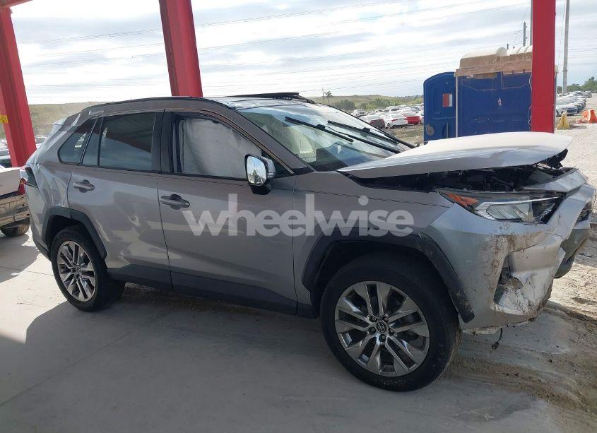 Photo 14 of 2021 Toyota Rav4 XLE PREMIUM (VIN 2T3A1RFV3MC161745)