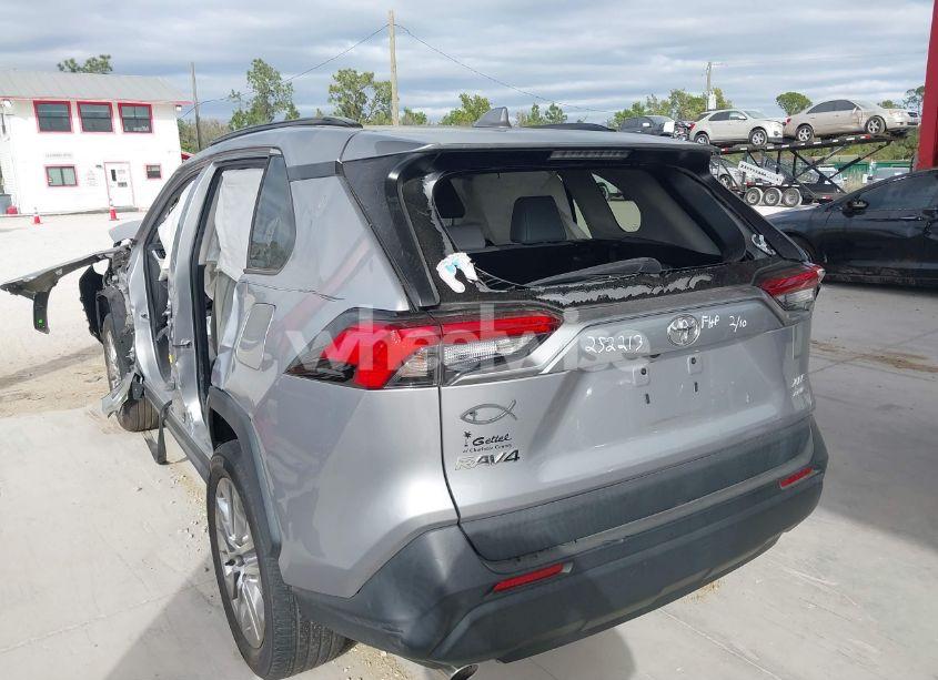 Photo 3 of 2021 Toyota Rav4 XLE PREMIUM (VIN 2T3A1RFV3MC161745)