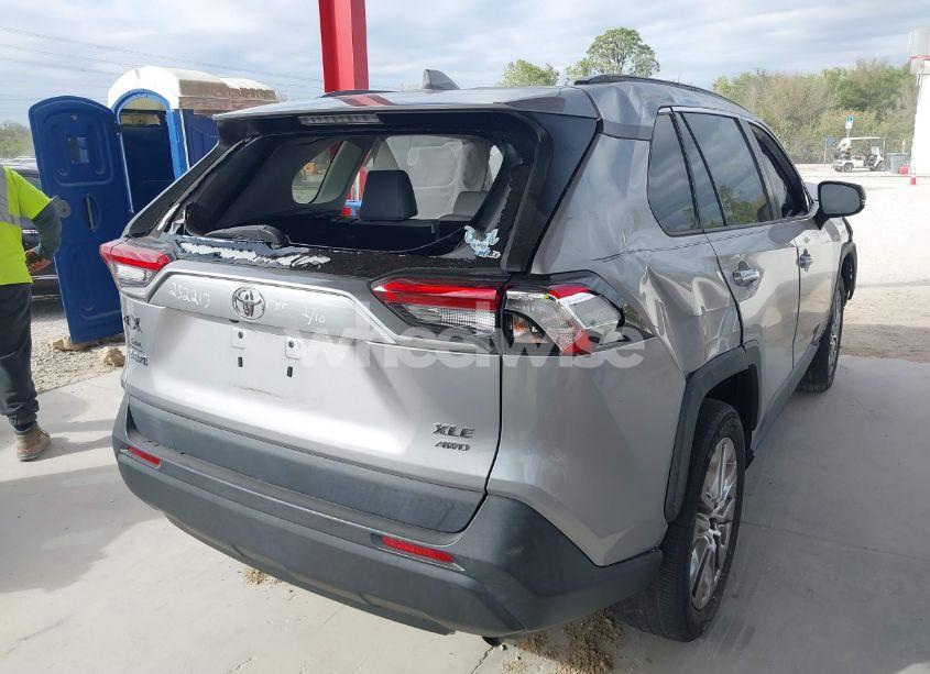 Photo 4 of 2021 Toyota Rav4 XLE PREMIUM (VIN 2T3A1RFV3MC161745)
