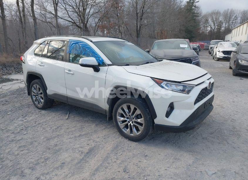 2021 Toyota Rav4 XLE PREMIUM (VIN 2T3A1RFV3MW153269) main photo