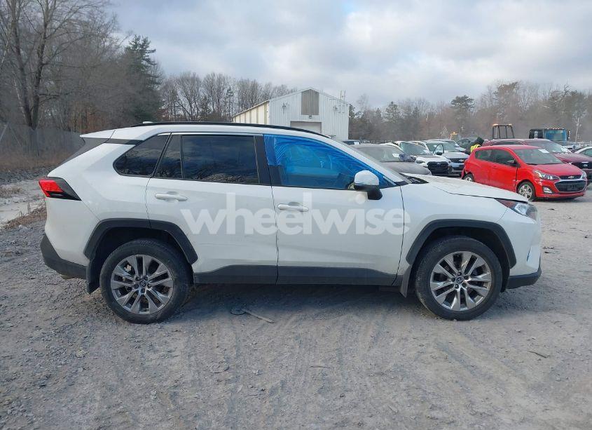 Photo 13 of 2021 Toyota Rav4 XLE PREMIUM (VIN 2T3A1RFV3MW153269)