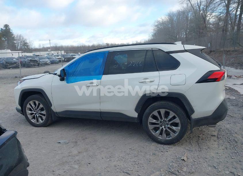 Photo 14 of 2021 Toyota Rav4 XLE PREMIUM (VIN 2T3A1RFV3MW153269)