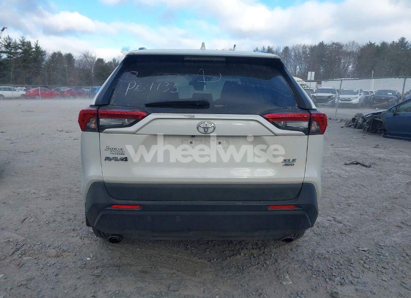 Photo 16 of 2021 Toyota Rav4 XLE PREMIUM (VIN 2T3A1RFV3MW153269)