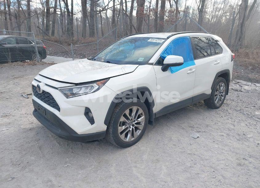 Photo 2 of 2021 Toyota Rav4 XLE PREMIUM (VIN 2T3A1RFV3MW153269)