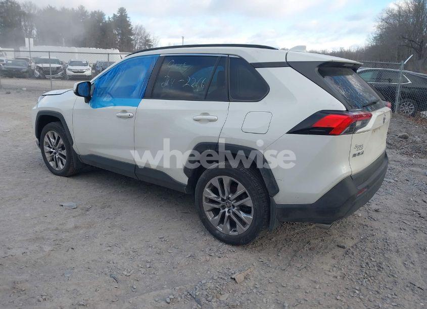 Photo 3 of 2021 Toyota Rav4 XLE PREMIUM (VIN 2T3A1RFV3MW153269)