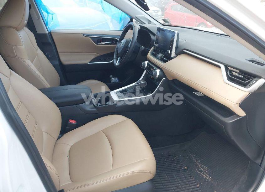 Photo 5 of 2021 Toyota Rav4 XLE PREMIUM (VIN 2T3A1RFV3MW153269)