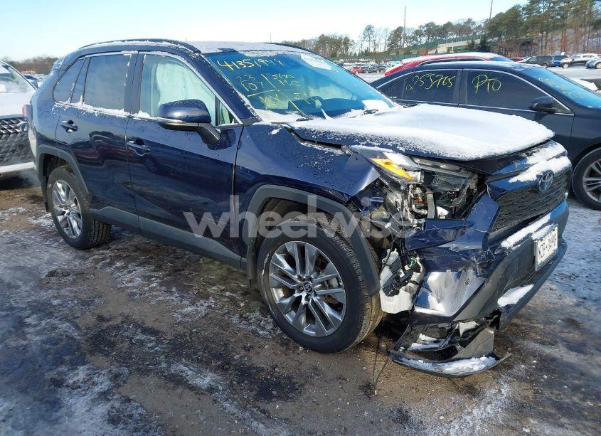 2022 Toyota Rav4 XLE PREMIUM (VIN 2T3A1RFV3NW302152) main photo