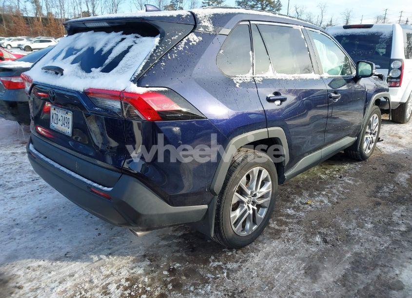Photo 4 of 2022 Toyota Rav4 XLE PREMIUM (VIN 2T3A1RFV3NW302152)