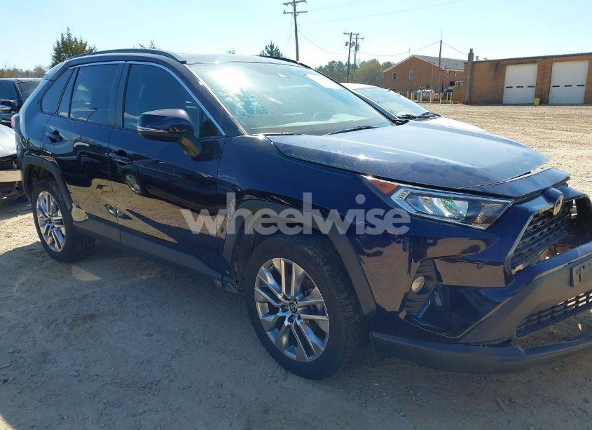 2019 Toyota Rav4 XLE PREMIUM (VIN 2T3A1RFV4KW078806) main photo