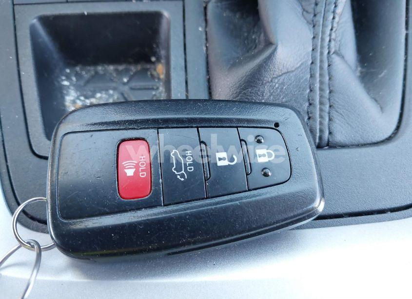 Photo 11 of 2019 Toyota Rav4 XLE PREMIUM (VIN 2T3A1RFV4KW078806)