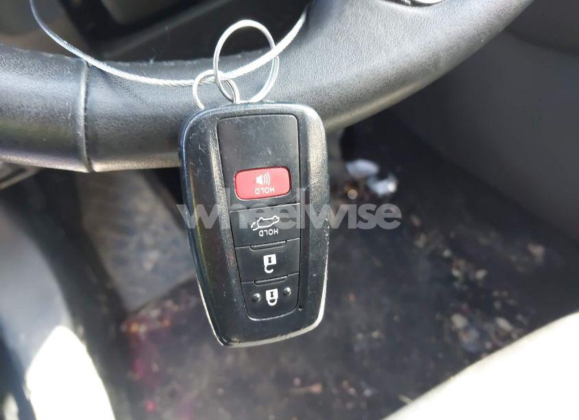 Photo 11 of 2021 Toyota Rav4 XLE PREMIUM (VIN 2T3A1RFV4MC162984)