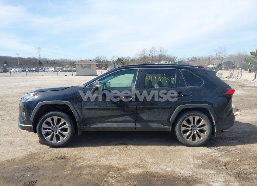 Photo 14 of 2021 Toyota Rav4 XLE PREMIUM (VIN 2T3A1RFV4MC162984)