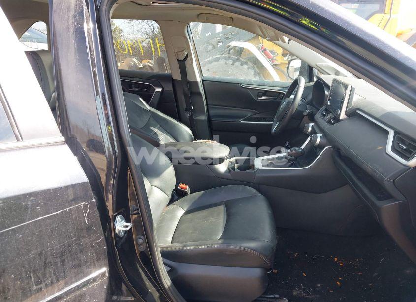 Photo 5 of 2021 Toyota Rav4 XLE PREMIUM (VIN 2T3A1RFV4MC162984)