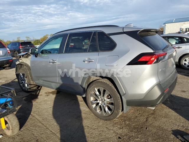 Photo 13 of 2021 TOYOTA RAV4 XLE PREMIUM (VIN 2T3A1RFV4MC177226)