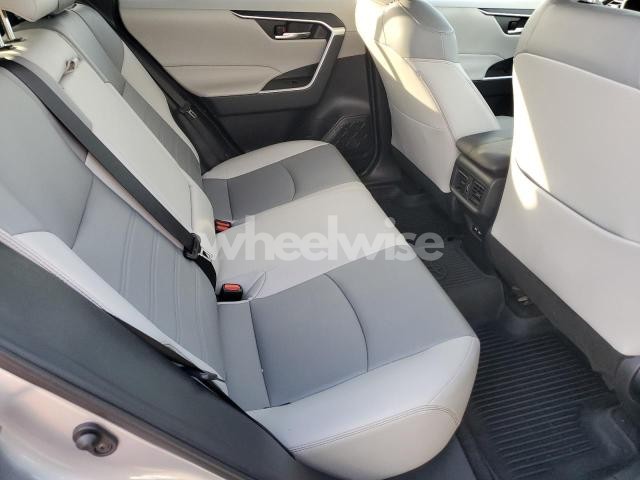 Photo 14 of 2021 TOYOTA RAV4 XLE PREMIUM (VIN 2T3A1RFV4MC177226)