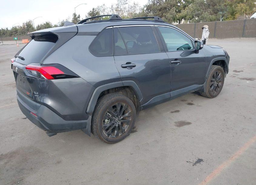 Photo 4 of 2022 Toyota Rav4 XLE PREMIUM (VIN 2T3A1RFV4NC262018)