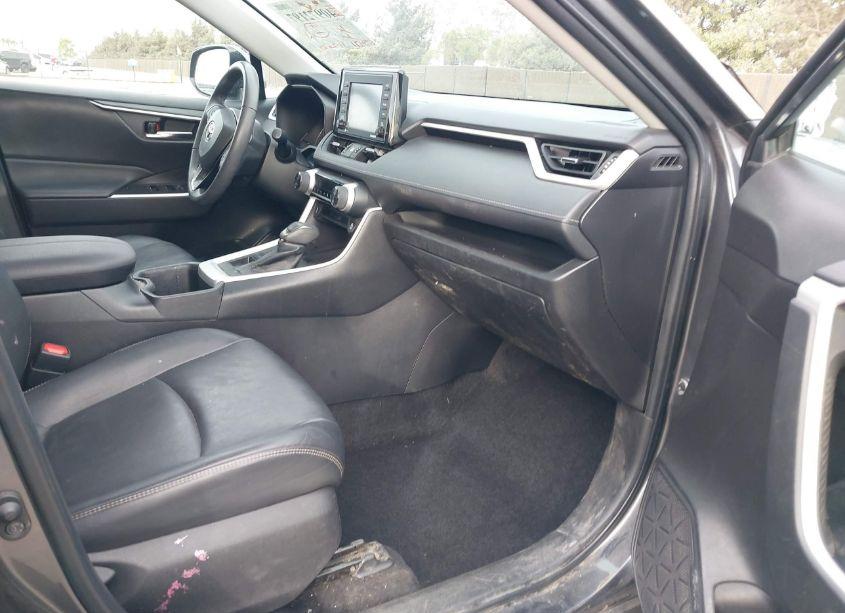 Photo 5 of 2022 Toyota Rav4 XLE PREMIUM (VIN 2T3A1RFV4NC262018)