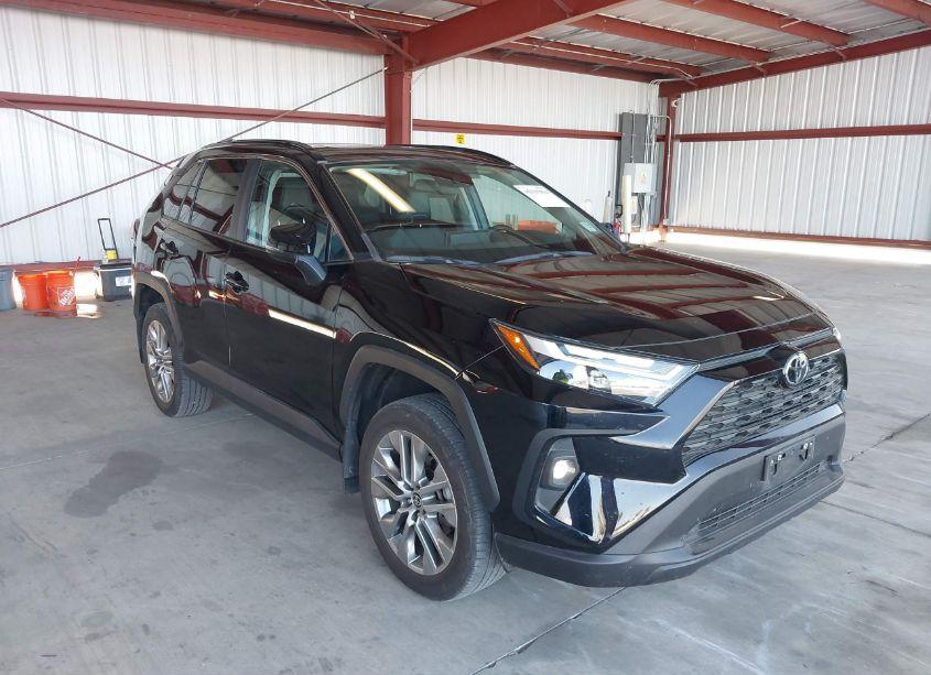 2022 Toyota Rav4 XLE PREMIUM (VIN 2T3A1RFV4NC311945) main photo