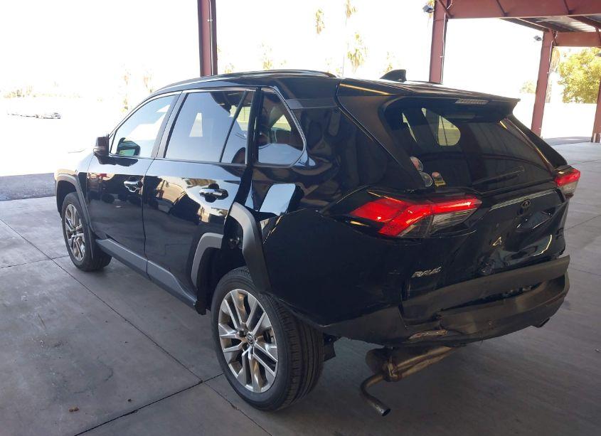 Photo 3 of 2022 Toyota Rav4 XLE PREMIUM (VIN 2T3A1RFV4NC311945)