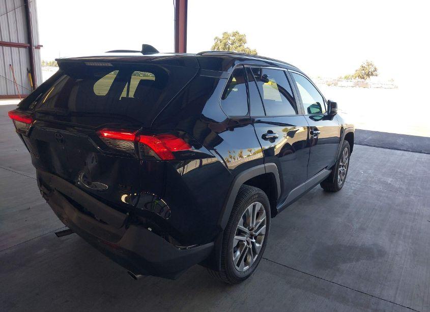 Photo 4 of 2022 Toyota Rav4 XLE PREMIUM (VIN 2T3A1RFV4NC311945)