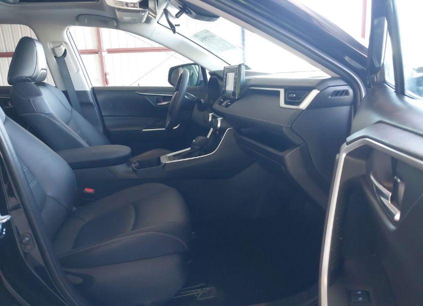 Photo 5 of 2022 Toyota Rav4 XLE PREMIUM (VIN 2T3A1RFV4NC311945)