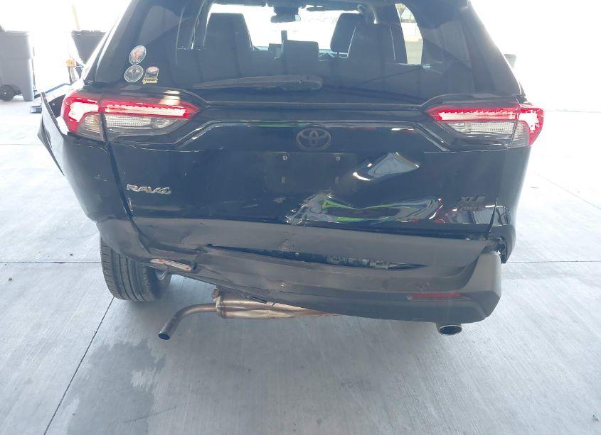 Photo 6 of 2022 Toyota Rav4 XLE PREMIUM (VIN 2T3A1RFV4NC311945)