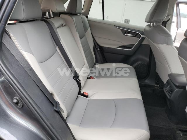 Photo 2 of 2022 TOYOTA RAV4 XLE PREMIUM (VIN 2T3A1RFV4NW328100)