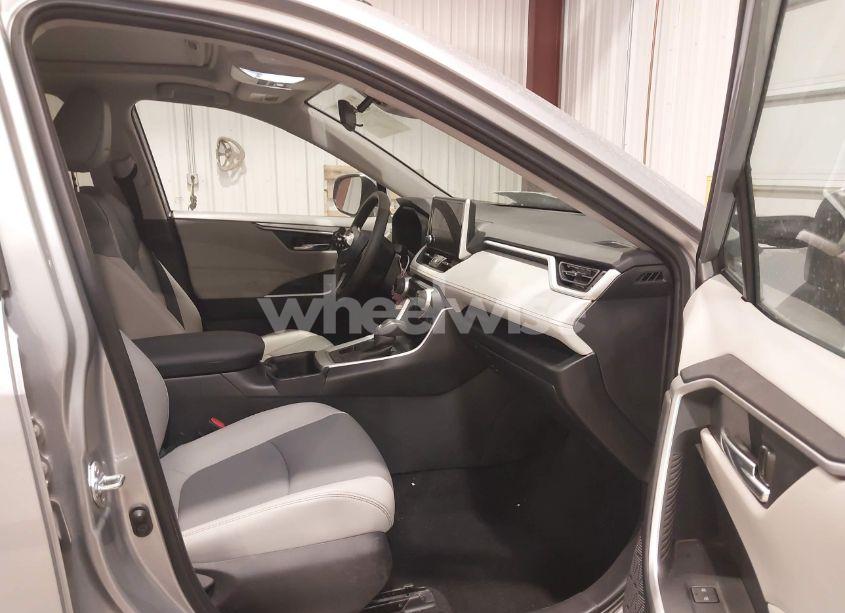 Photo 5 of 2024 Toyota Rav4 XLE PREMIUM (VIN 2T3A1RFV4RW434469)