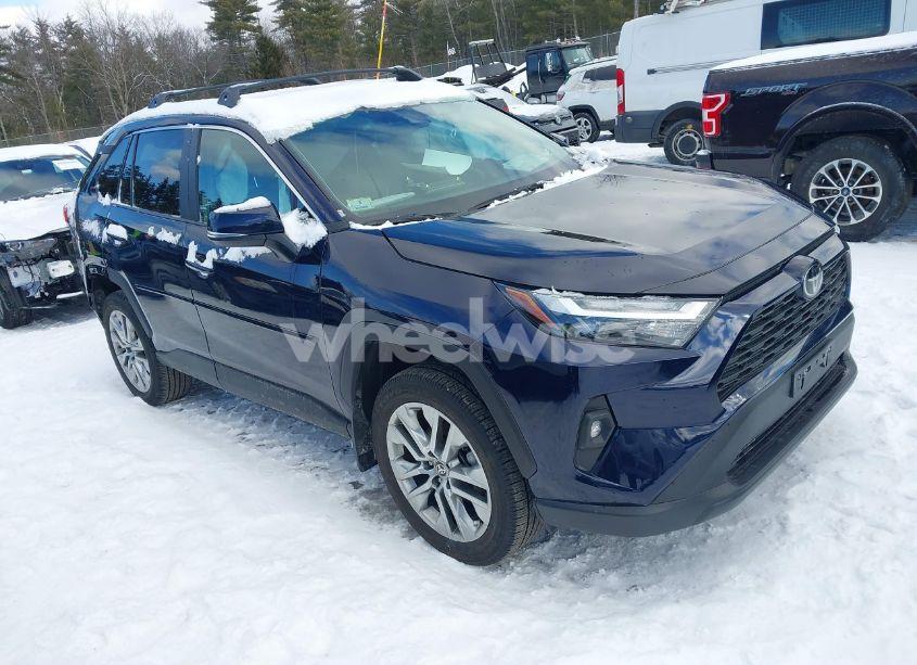 2024 Toyota Rav4 XLE PREMIUM (VIN 2T3A1RFV4RW435332) main photo